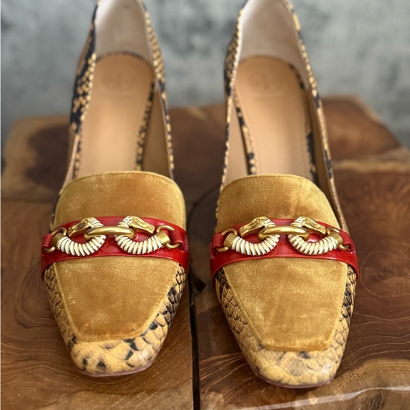 TORY BURCH loafers Stylish Snake Print Heels with Gold Accent - Picture 12 of 14